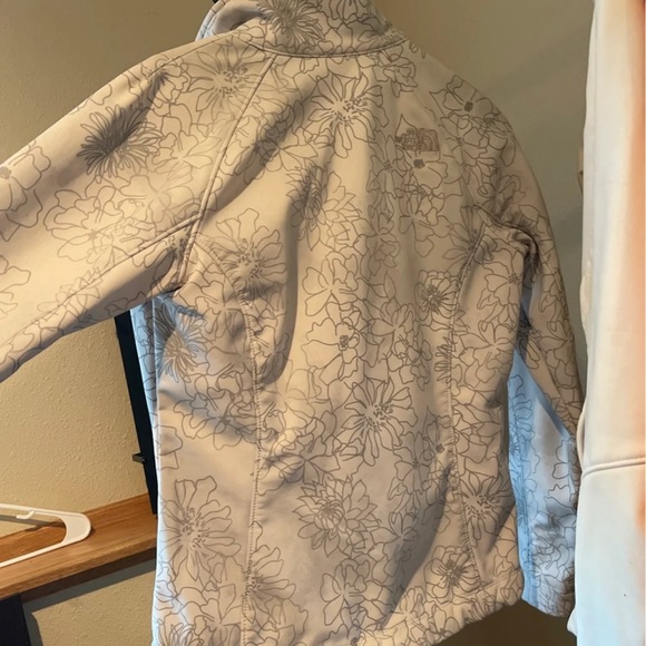 NorthFace Jacket - Picture 3 of 4